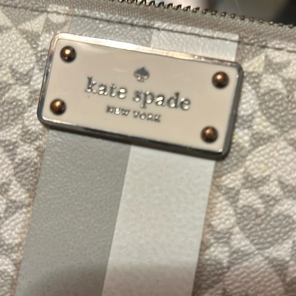 EUC Large Kate Spade zipper wallet gray/cream. - Picture 2 of 14